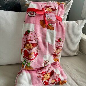NEW WITH TAGS Strawberry Shortcake Pink Plush Blanket